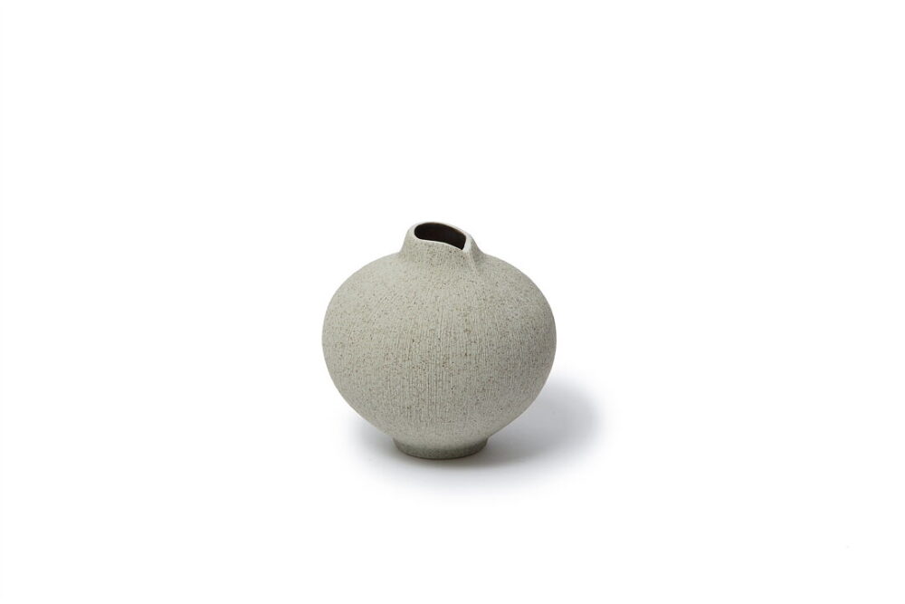 line vase medium sand grey